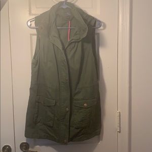 Green khaki cargo vest with hood